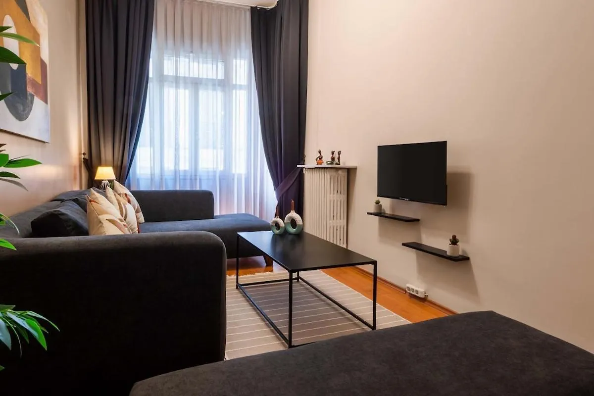 Spacious & Historic 2Br In Central Taksim Istanbul