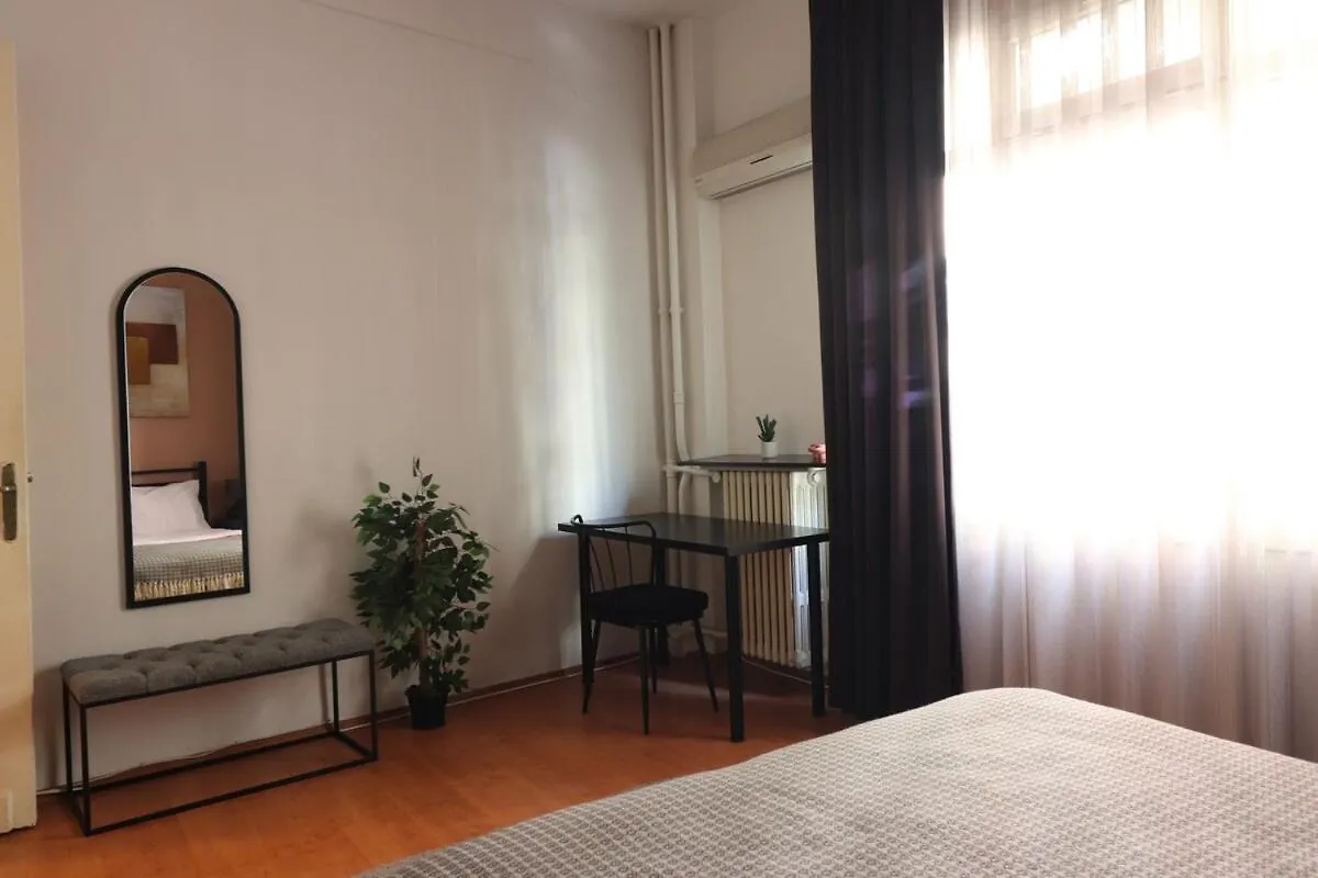 Spacious & Historic 2Br In Central Taksim Istanbul Türkei
