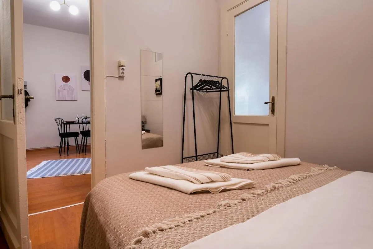 Spacious & Historic 2Br In Central Taksim Istanbul Lejlighed