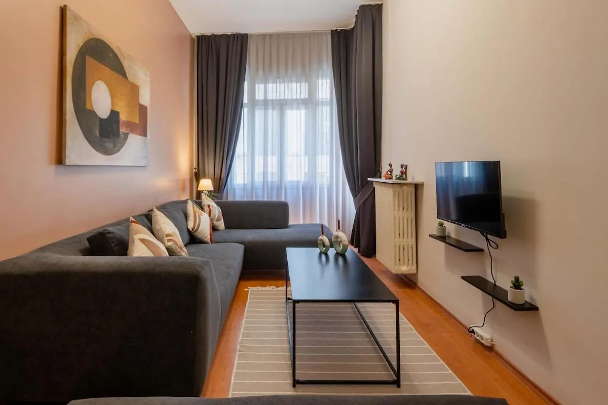 Spacious & Historic 2Br In Central Taksim Istanbul